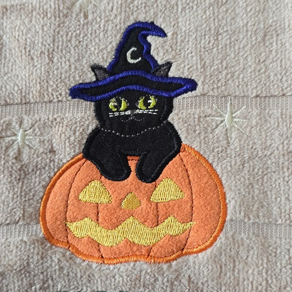 BUNDLE OF 2 HALLOWEEN BATH HAND TOWELS